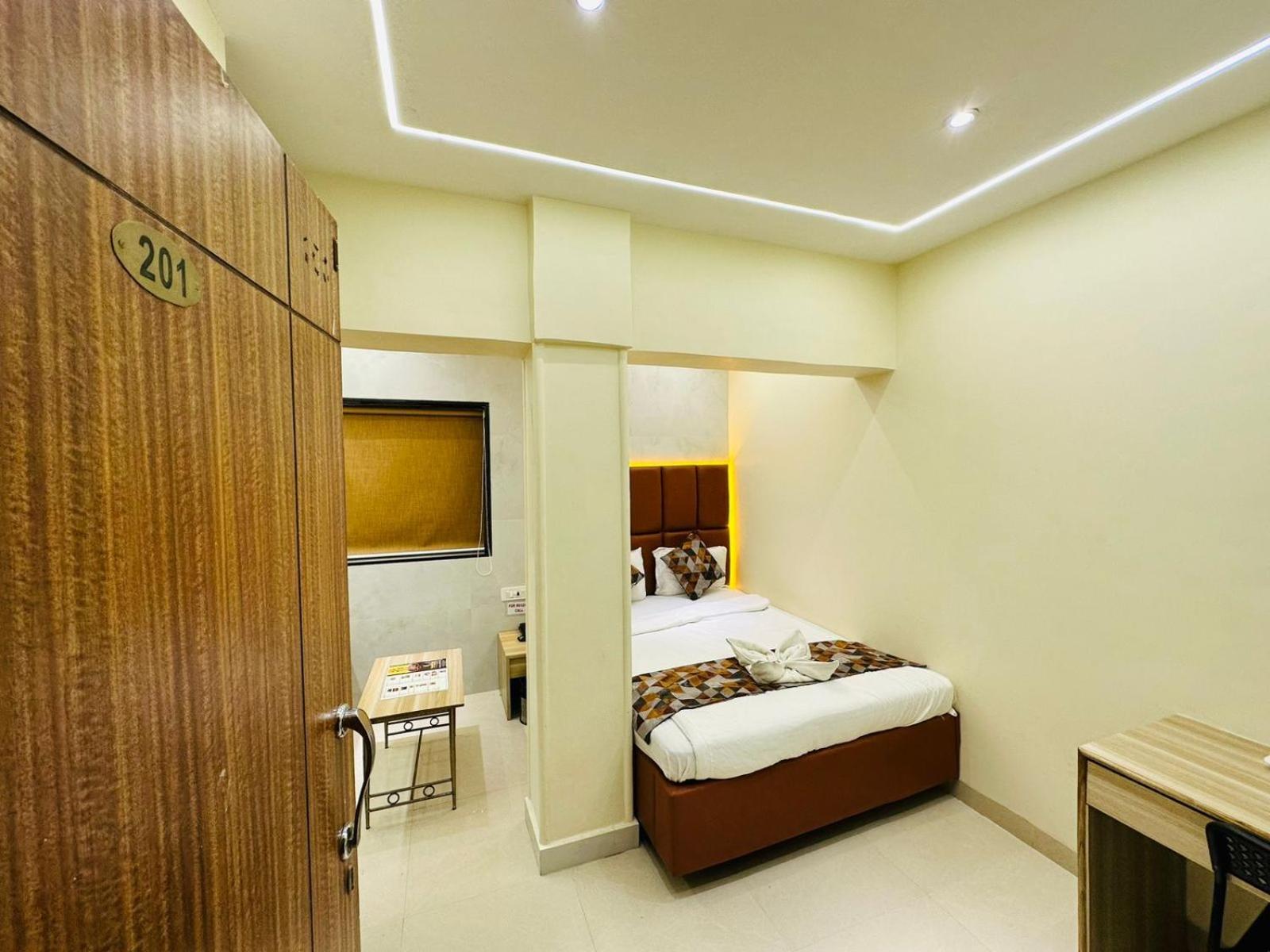 Hotel Vashi Inn Navi Mumbai Zewnętrze zdjęcie